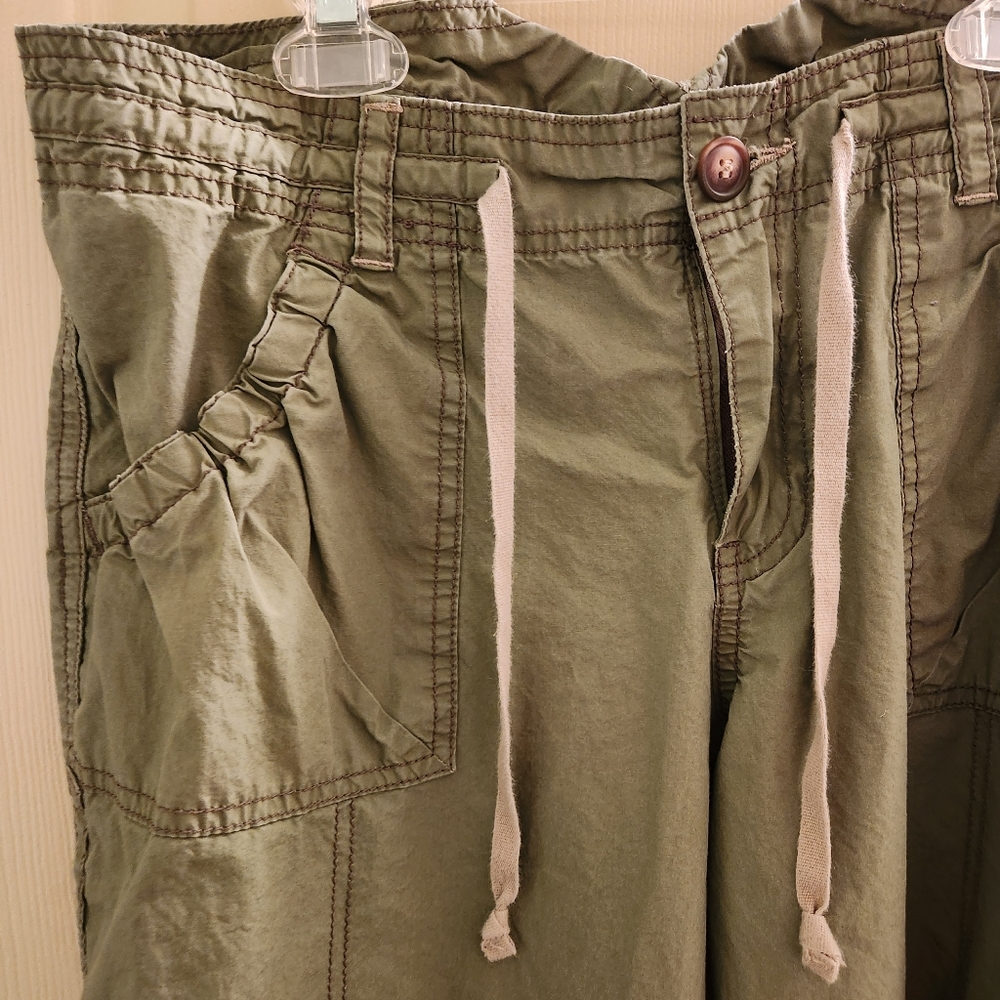 Union Bay sz 11 fatigue green cargo cropped pants ~ city street chic